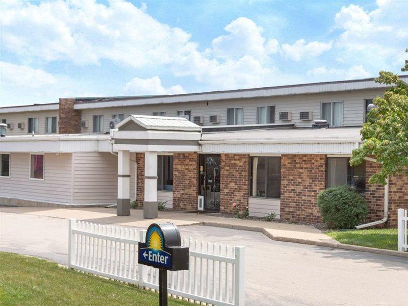 Days Inn By Wyndham Fond Du Lac Exterior photo