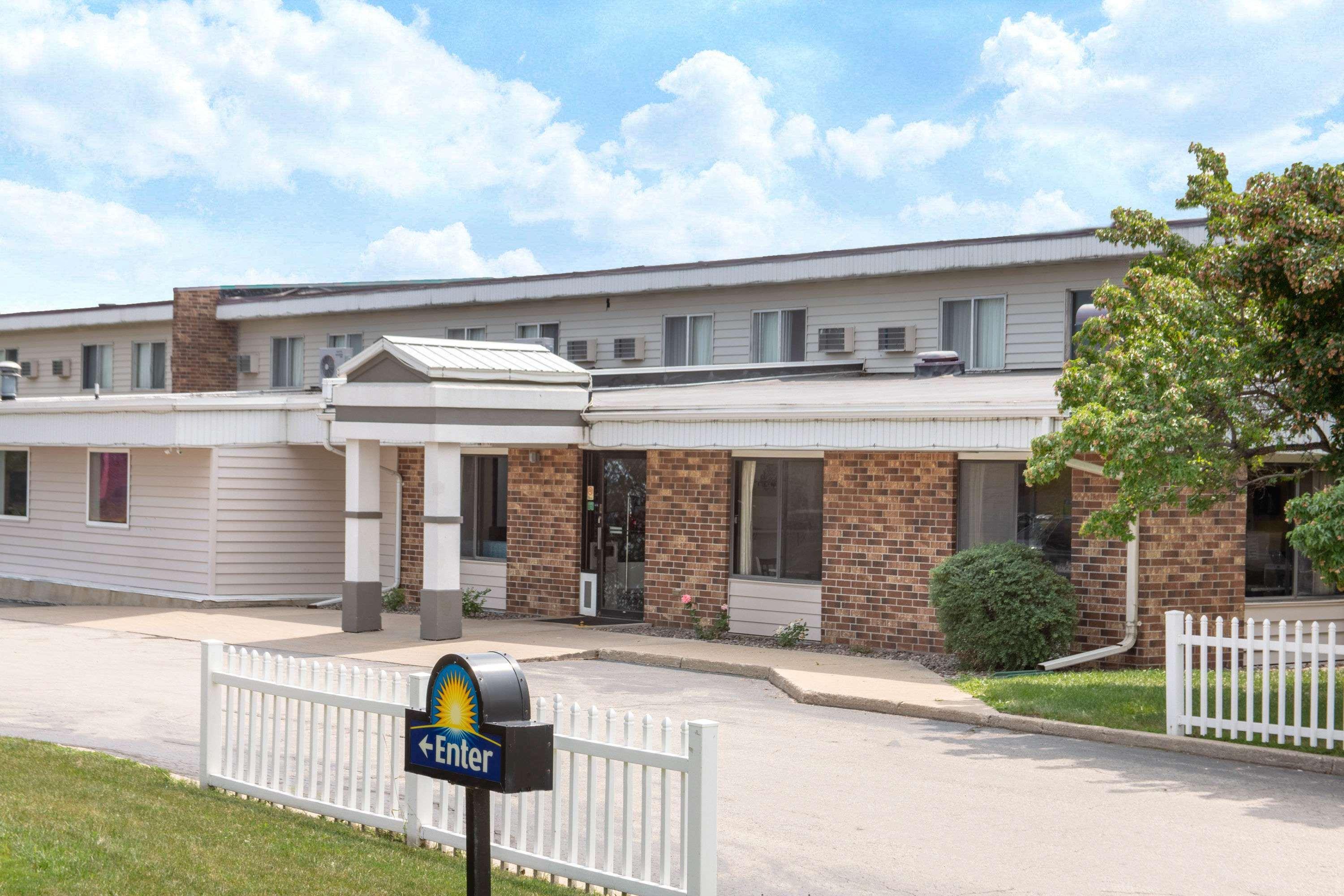 Days Inn By Wyndham Fond Du Lac Exterior photo